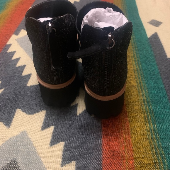 New All Black platform shoes 40.5 (Euro)/ 9.5 (US W) w/ shiny heel and zipper. - Picture 4 of 7